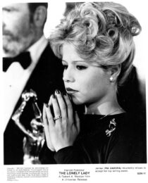 دانلود فیلم The Lonely Lady 1983352727-317003351