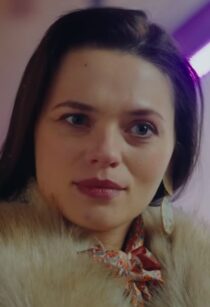 دانلود فیلم کوتاه Rich Girl Buys Homeless Man 2023388207-1685845440