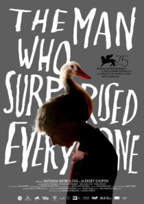 دانلود فیلم The Man Who Surprised Everyone 2018406621-1580200563